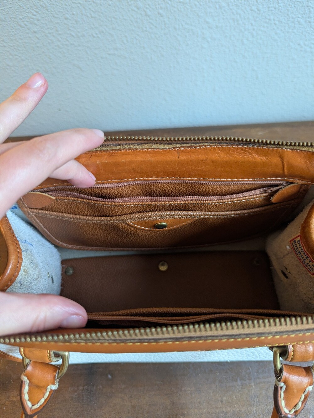 Vintage Dooney & Bourke White + Tan Leather Satchel Hand Bag Purse Made In USA - Picture 11 of 16